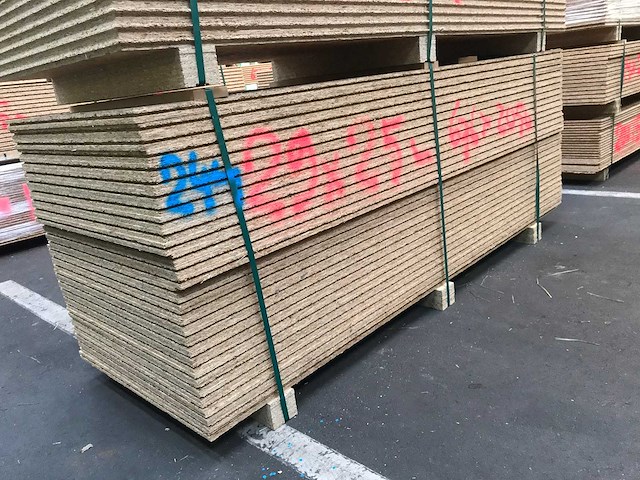 Osb platen 25mm 675x2000mm (29x) - afbeelding 1 van  3