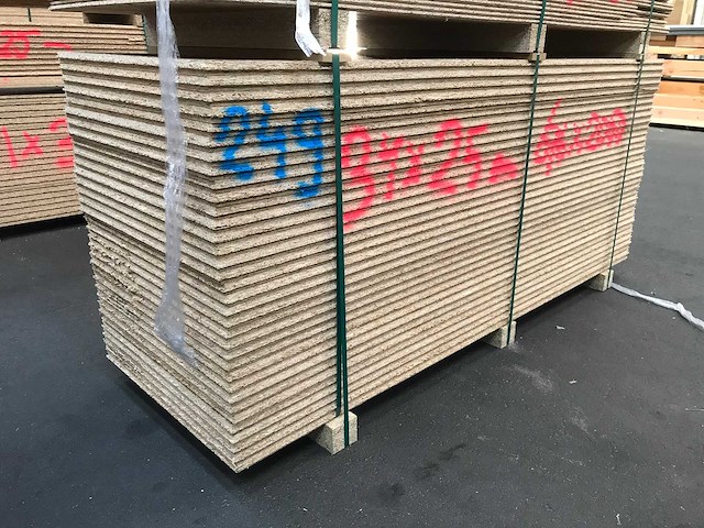 Osb platen 25mm 675x2050mm (34x) - afbeelding 1 van  3