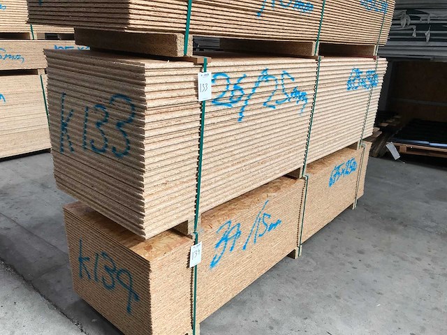 Osb platen 25mm 675x2500mm (26x) - afbeelding 1 van  3