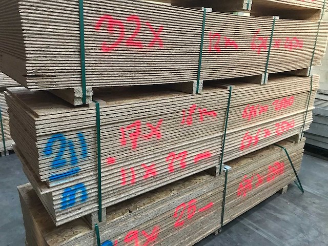 Osb platen mix 18 en 22mm 675x2500mm (28x) - afbeelding 1 van  3