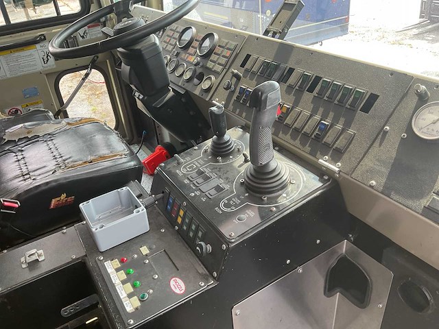 Oshkosh brandweerwagen - afbeelding 12 van  17