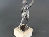 Oud bronzen beeld van een man met vogel - afbeelding 4 van  6