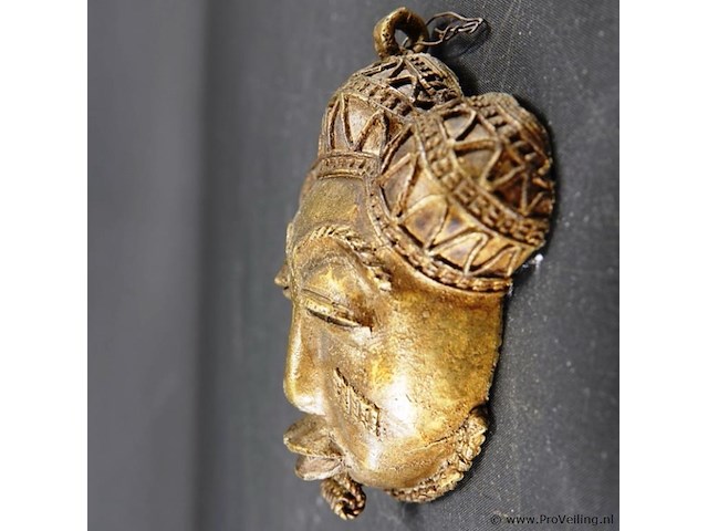 Oud bronzen masker - afbeelding 3 van  5