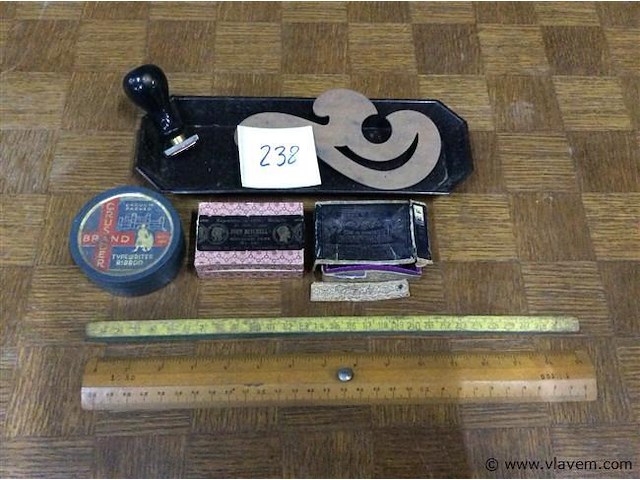 Oud bureaumateriaal divers - afbeelding 1 van  2