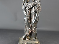 Oud gipsen beeld verliefd stel - afbeelding 1 van  5