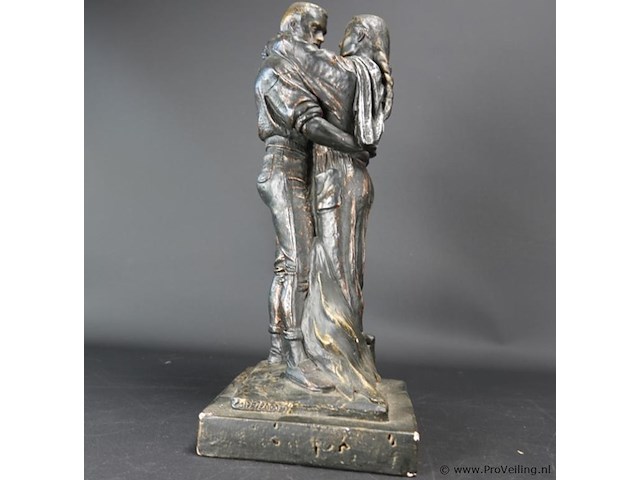 Oud gipsen beeld verliefd stel - afbeelding 4 van  5