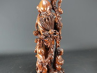 Oud groot rozenhouten beeld van een chinese wijze met staf en kinderen - afbeelding 2 van  5