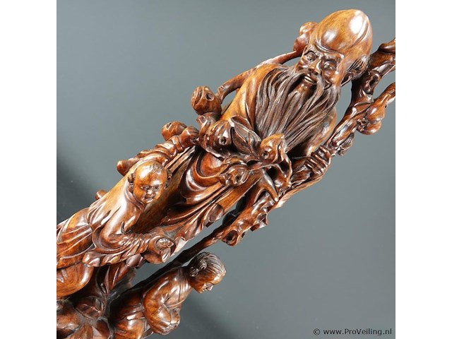 Oud groot rozenhouten beeld van een chinese wijze met staf en kinderen - afbeelding 3 van  5