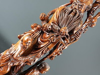 Oud groot rozenhouten beeld van een chinese wijze met staf en kinderen - afbeelding 3 van  5