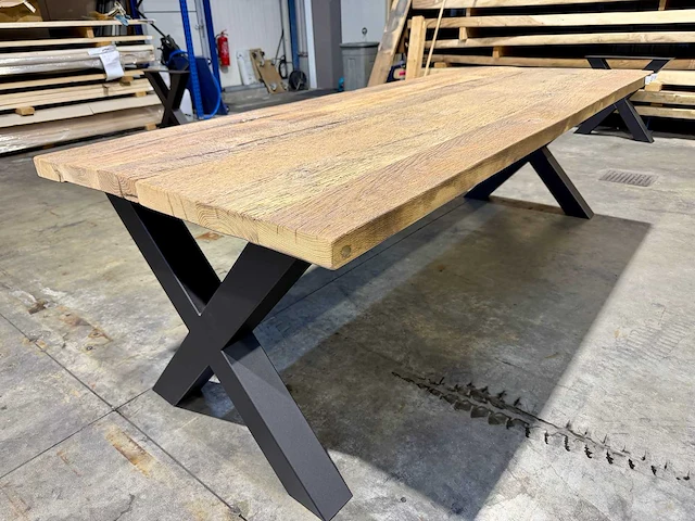 Oud rustiek eiken eetkamertafel 260 cm - afbeelding 1 van  8