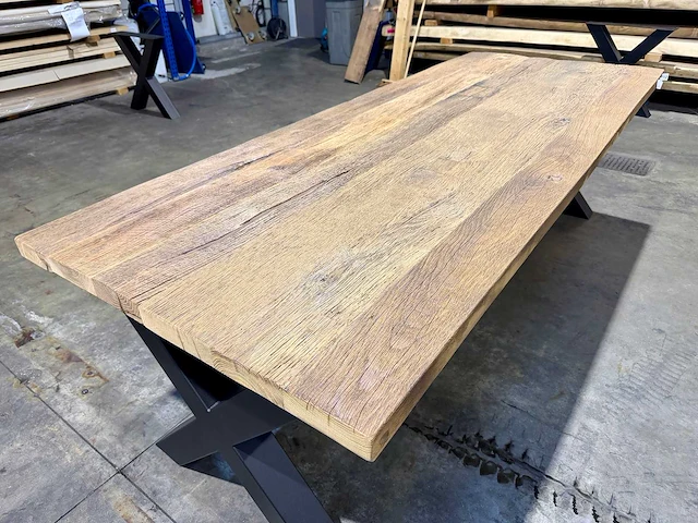 Oud rustiek eiken eetkamertafel 260 cm - afbeelding 2 van  8