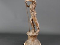 Oud/antiek?. faux brons gegoten boer op sokkel - afbeelding 2 van  5