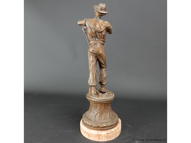 Oud/antiek?. faux brons gegoten boer op sokkel - afbeelding 3 van  5