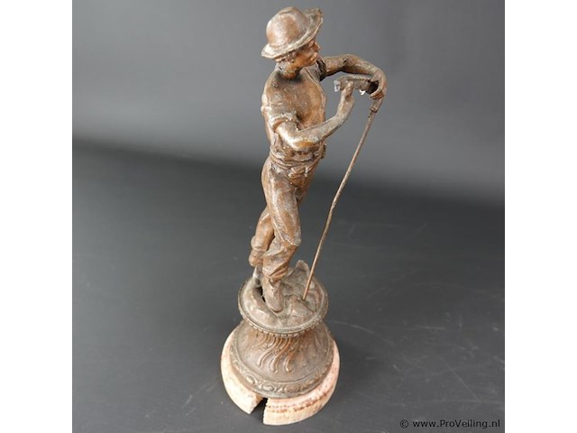 Oud/antiek?. faux brons gegoten boer op sokkel - afbeelding 4 van  5