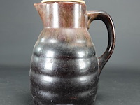 Oude aardewerk schenkkan met deksel - afbeelding 2 van  5