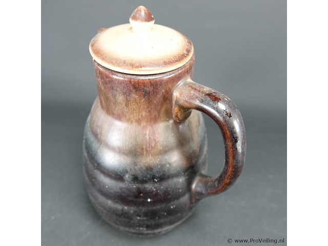 Oude aardewerk schenkkan met deksel - afbeelding 3 van  5