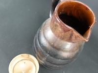 Oude aardewerk schenkkan met deksel - afbeelding 4 van  5