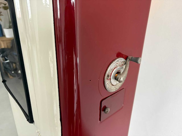 Oude benzinepomp - afbeelding 4 van  7