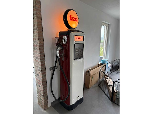 Oude benzinepomp - afbeelding 6 van  7