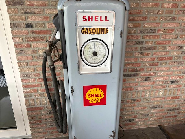 Oude benzinepomp - afbeelding 1 van  5