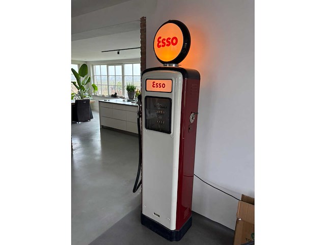 Oude benzinepomp - afbeelding 4 van  6