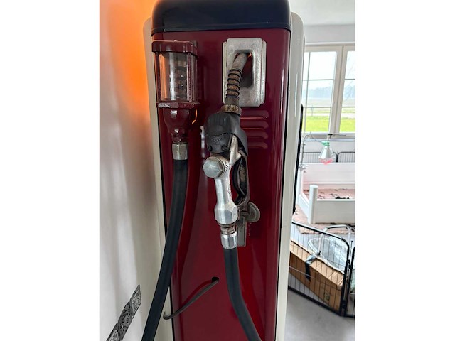 Oude benzinepomp - afbeelding 6 van  6