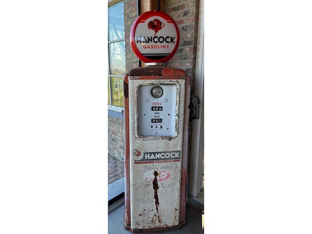 Oude benzinepomp - afbeelding 2 van  2