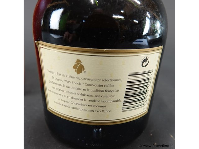 Oude fles courvoisier luxe *** (3 star) cognac uit vermoedelijk de jaren 80 - afbeelding 3 van  5