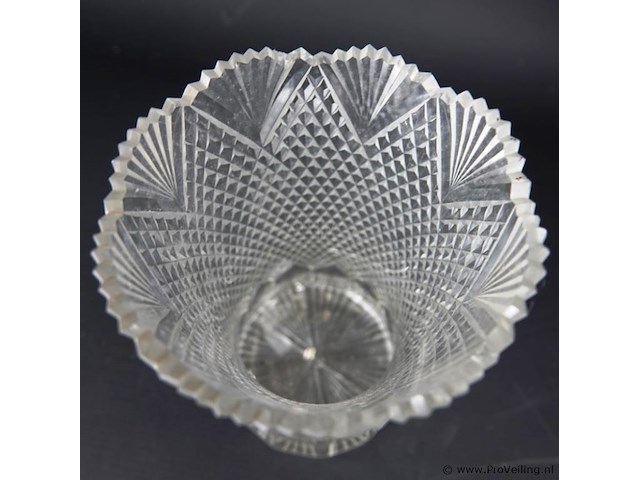 Oude geslepen kristallen vaas - afbeelding 2 van  3