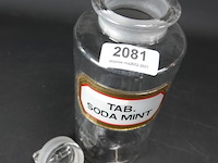 Oude glazen apothekers pot - afbeelding 4 van  5