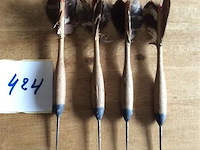 Oude houten dartspijlen 4stuks - afbeelding 1 van  3