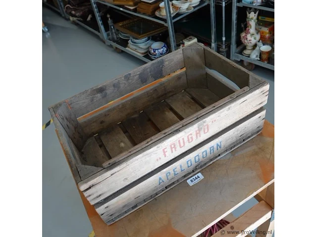 Oude houten fruit- of groenekist met de opdruk "frugho apeldoorn" - afbeelding 3 van  6