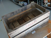 Oude houten fruit- of groenekist met de opdruk "frugho apeldoorn" - afbeelding 3 van  6