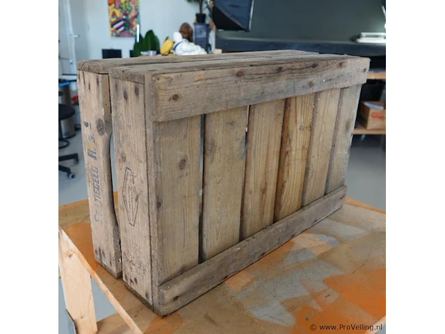 Oude houten fruit- of groenekist met de opdruk "frugho apeldoorn" - afbeelding 6 van  6