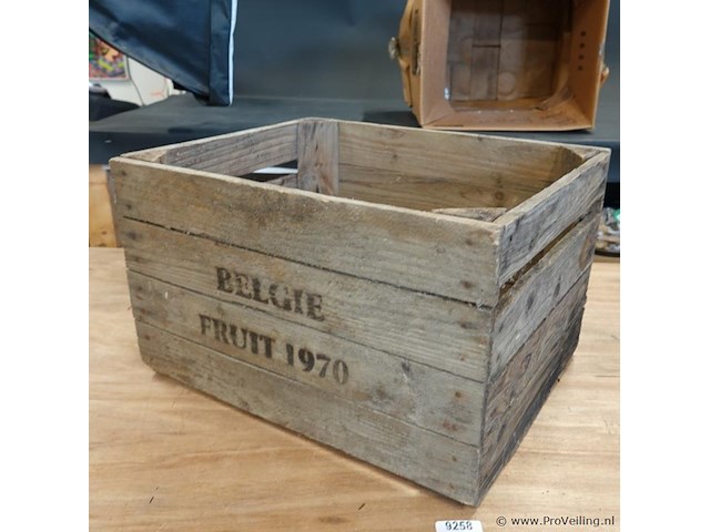 Oude houten fruitkist - afbeelding 1 van  5