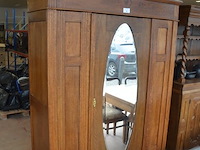 Oude houten halkast 1 deur met spiegel afm. 140x50x200, houten bank afm. 120x35, spiegel in houten kader