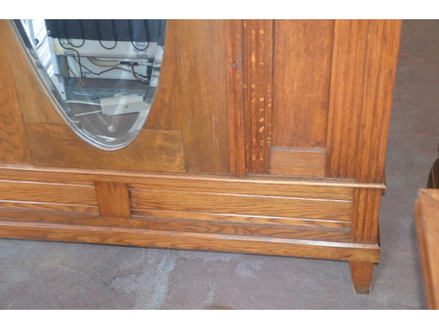 Oude houten halkast 1 deur met spiegel afm. 140x50x200, houten bank afm. 120x35, spiegel in houten kader - afbeelding 4 van  4