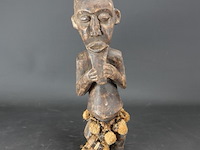 Oude in hout gesneden afrikaanse man - afbeelding 1 van  5