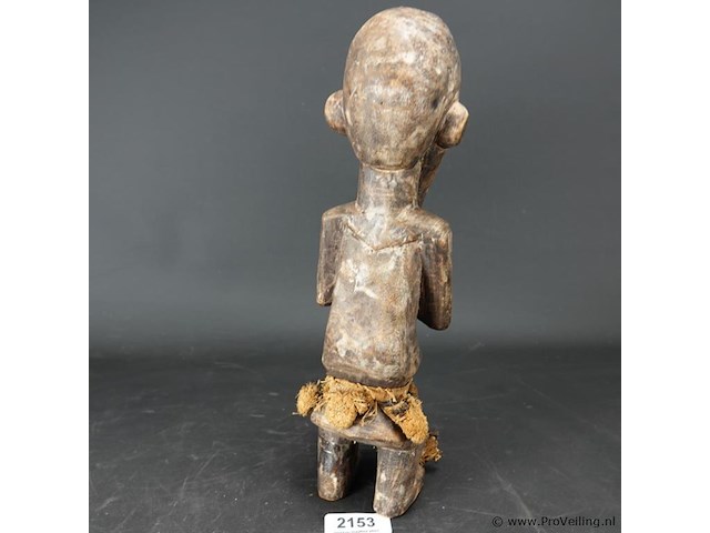 Oude in hout gesneden afrikaanse man - afbeelding 3 van  5