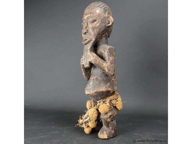 Oude in hout gesneden afrikaanse man - afbeelding 4 van  5