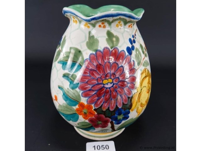 Oude keramieken vaas - afbeelding 1 van  5