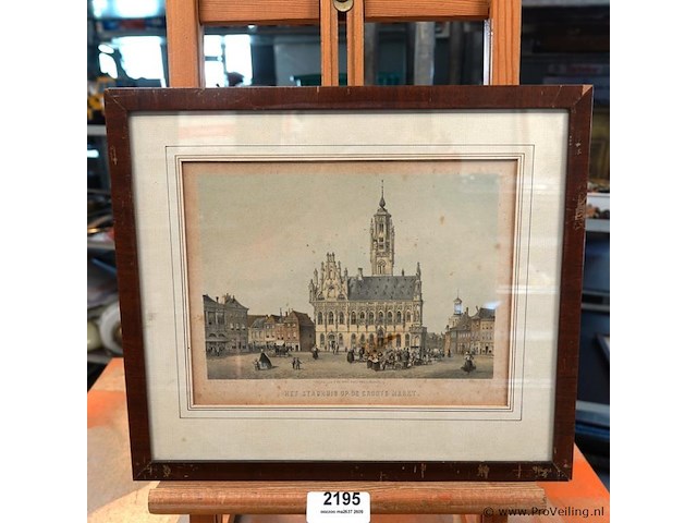Oude kleurenlitho toont het laatgotische stadhuis van middelburg op de markt, getiteld het stadhuis op de groote markt - afbeelding 1 van  5