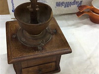 Oude koffiemolen - afbeelding 1 van  2