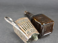 Oude maggifles in verzilverde houder - afbeelding 3 van  3