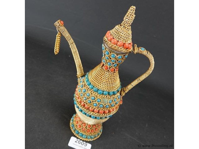 Oude messing marokkaanse kan gelardeerd met edelstenen - afbeelding 2 van  5