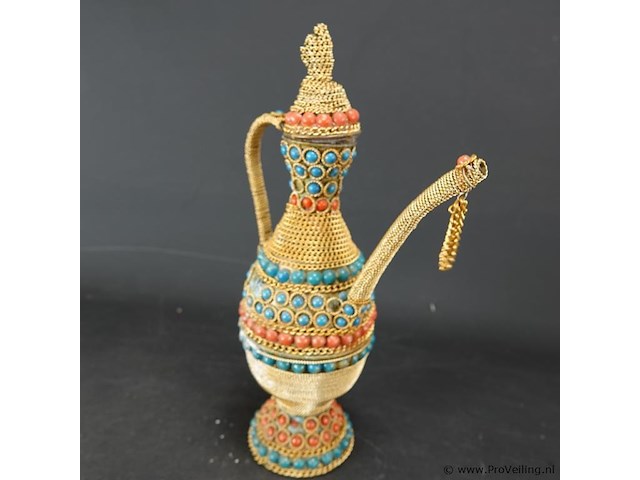 Oude messing marokkaanse kan gelardeerd met edelstenen - afbeelding 3 van  5