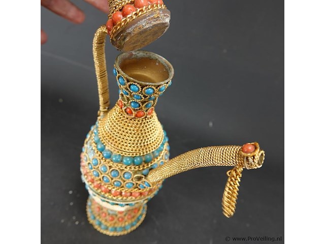 Oude messing marokkaanse kan gelardeerd met edelstenen - afbeelding 4 van  5