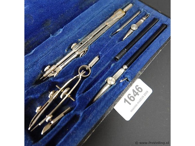 Oude passerset in cassette - afbeelding 2 van  3