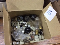 Oude radioknoppen & lampen - afbeelding 1 van  2