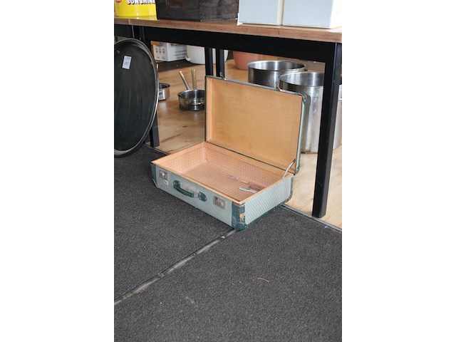Oude reiskoffer 60 x 37 x 16 cm. - afbeelding 2 van  2